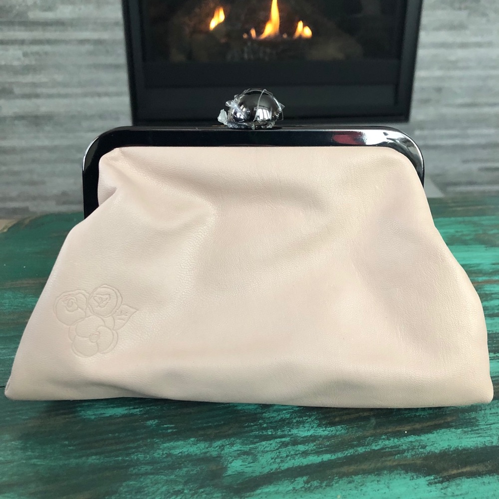 VALENTINO PARFUMS soft pink clutch